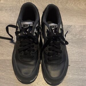 Nike Men's Black and Gray Sneakers